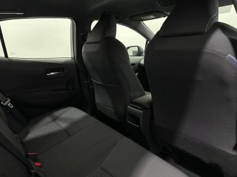 Toyota Corolla 1.8 VVT-h Icon Tech CVT Euro 6 (s/s) 5dr