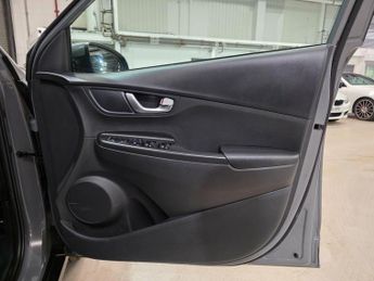 Hyundai KONA 64kWh Premium Auto 5dr (10.5kW Charger)
