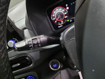 Hyundai KONA 64kWh Premium Auto 5dr (10.5kW Charger)
