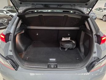 Hyundai KONA 64kWh Premium Auto 5dr (10.5kW Charger)
