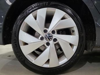 Volkswagen Golf 1.5 eTSI MHEV Style DSG Euro 6 (s/s) 5dr