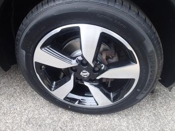 Nissan Qashqai 1.2 DIG-T n-tec XTRON 2WD Euro 6 (s/s) 5dr