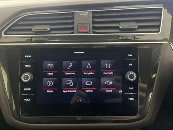 Volkswagen Tiguan 1.5 TSI R-Line SUV 5dr Petrol DSG Euro 6 (s/s) (150 ps)