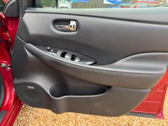 Nissan Leaf 30kWh Tekna Auto 5dr