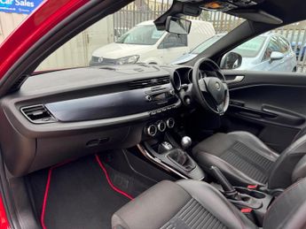 Alfa Romeo Giulietta 1.6 JTDM-2 Veloce Euro 5 (s/s) 5dr