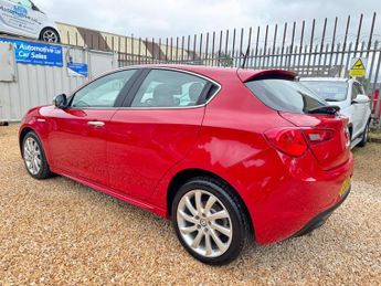 Alfa Romeo Giulietta 1.6 JTDM-2 Veloce Euro 5 (s/s) 5dr