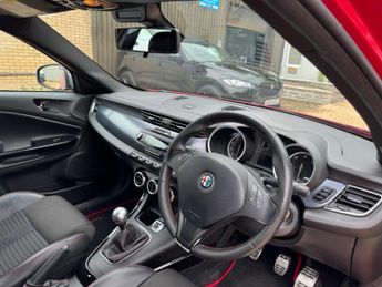 Alfa Romeo Giulietta 1.6 JTDM-2 Veloce Euro 5 (s/s) 5dr