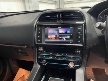 Jaguar F-PACE 2.0 D240 R-Sport Auto AWD Euro 6 (s/s) 5dr