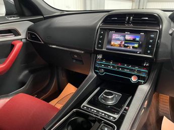 Jaguar F-PACE 2.0 D240 R-Sport Auto AWD Euro 6 (s/s) 5dr