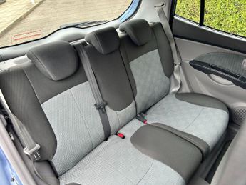 Kia Picanto 1.1 LX 5dr
