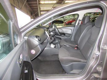 Renault Clio 1.2 16V Dynamique MediaNav Euro 5 5dr