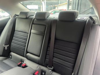 Lexus IS 2.5 300h E-CVT Euro 6 (s/s) 4dr