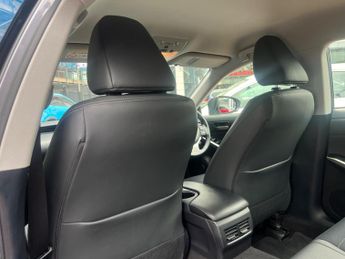 Lexus IS 2.5 300h E-CVT Euro 6 (s/s) 4dr