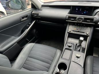 Lexus IS 2.5 300h E-CVT Euro 6 (s/s) 4dr