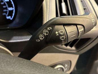 Ford Grand Tourneo Connect 1.5 EcoBlue Zetec Auto Euro 6 (s/s) 5dr