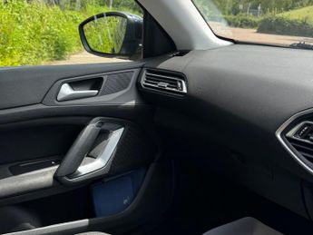 Peugeot 308 1.2 PureTech Allure EAT Euro 6 (s/s) 5dr