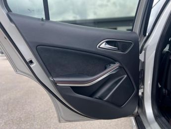 Mercedes-Benz GLA 2.1 GLA200d AMG Line (Premium) 7G-DCT Euro 6 (s/s) 5dr