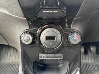 Ford Fiesta 1.0T EcoBoost Titanium Euro 6 (s/s) 5dr