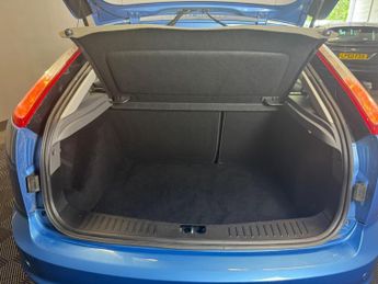 Ford Focus 1.6 Sport 5dr