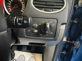 Ford Focus 1.6 Sport 5dr