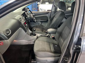 Ford Focus 2.0 Titanium 5dr