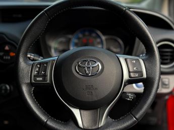 Toyota Yaris 1.5 VVT-h Excel E-CVT Euro 6 5dr (Safety Sense, 15in)