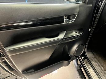 Toyota Hilux 2.4 D-4D Invincible X Auto 4WD Euro 6 (s/s) 4dr (TSS)