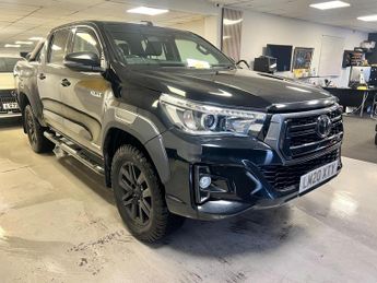 Toyota Hilux 2.4 D-4D Invincible X Auto 4WD Euro 6 (s/s) 4dr (TSS)