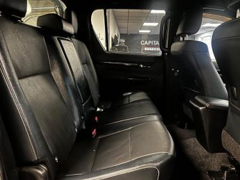 Toyota Hilux 2.4 D-4D Invincible X Auto 4WD Euro 6 (s/s) 4dr (TSS)