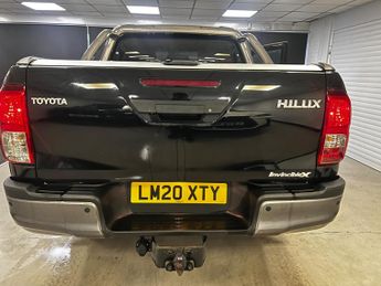 Toyota Hilux 2.4 D-4D Invincible X Auto 4WD Euro 6 (s/s) 4dr (TSS)