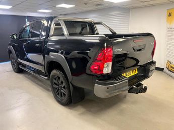Toyota Hilux 2.4 D-4D Invincible X Auto 4WD Euro 6 (s/s) 4dr (TSS)