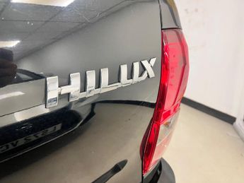 Toyota Hilux 2.4 D-4D Invincible X Auto 4WD Euro 6 (s/s) 4dr (TSS)