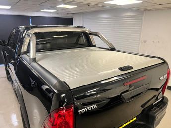 Toyota Hilux 2.4 D-4D Invincible X Auto 4WD Euro 6 (s/s) 4dr (TSS)