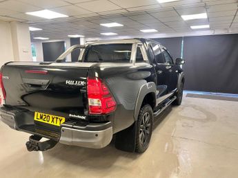 Toyota Hilux 2.4 D-4D Invincible X Auto 4WD Euro 6 (s/s) 4dr (TSS)