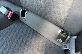 Toyota Yaris 1.5 VVT-h Design E-CVT Euro 6 (s/s) 5dr
