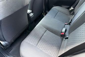 Toyota Yaris 1.5 VVT-h Design E-CVT Euro 6 (s/s) 5dr