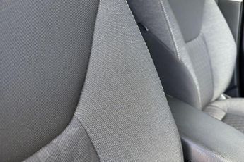 Toyota Yaris 1.5 VVT-h Design E-CVT Euro 6 (s/s) 5dr