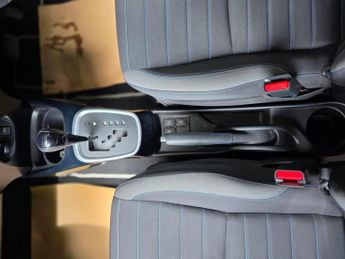 Toyota Yaris 1.5 VVT-h Blue Bi-Tone E-CVT Euro 6 (s/s) 5dr