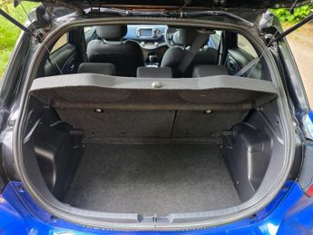 Toyota Yaris 1.5 VVT-h Blue Bi-Tone E-CVT Euro 6 (s/s) 5dr