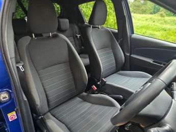 Toyota Yaris 1.5 VVT-h Blue Bi-Tone E-CVT Euro 6 (s/s) 5dr
