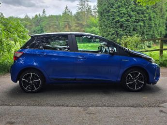Toyota Yaris 1.5 VVT-h Blue Bi-Tone E-CVT Euro 6 (s/s) 5dr