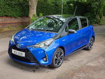 Toyota Yaris 1.5 VVT-h Blue Bi-Tone E-CVT Euro 6 (s/s) 5dr