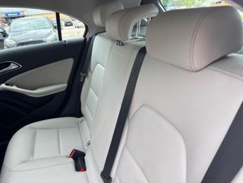 Mercedes-Benz A Class 2.1 A200d Sport (Premium) 7G-DCT Euro 6 (s/s) 5dr
