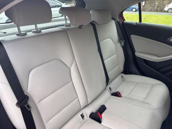 Mercedes-Benz A Class 2.1 A200d Sport (Premium) 7G-DCT Euro 6 (s/s) 5dr