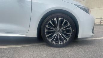 Toyota Corolla 1.8 VVT-h Design CVT Euro 6 (s/s) 5dr