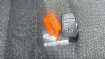 Toyota Corolla 1.8 VVT-h Design CVT Euro 6 (s/s) 5dr