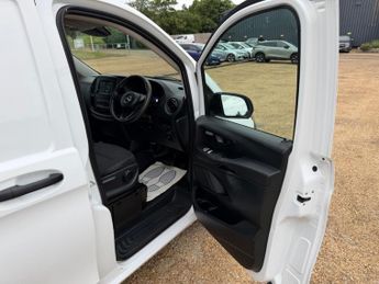 Mercedes-Benz eVito 114 e 41kWh Progressive Auto FWD L2 6dr (LWB)