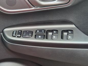 Hyundai KONA 64kWh Premium SE Auto 5dr (7kW Charger)