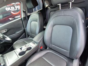 Hyundai KONA 64kWh Premium SE Auto 5dr (7kW Charger)