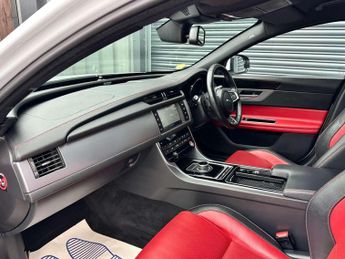 Jaguar XF 2.0 XF R-Sport D Auto 4dr